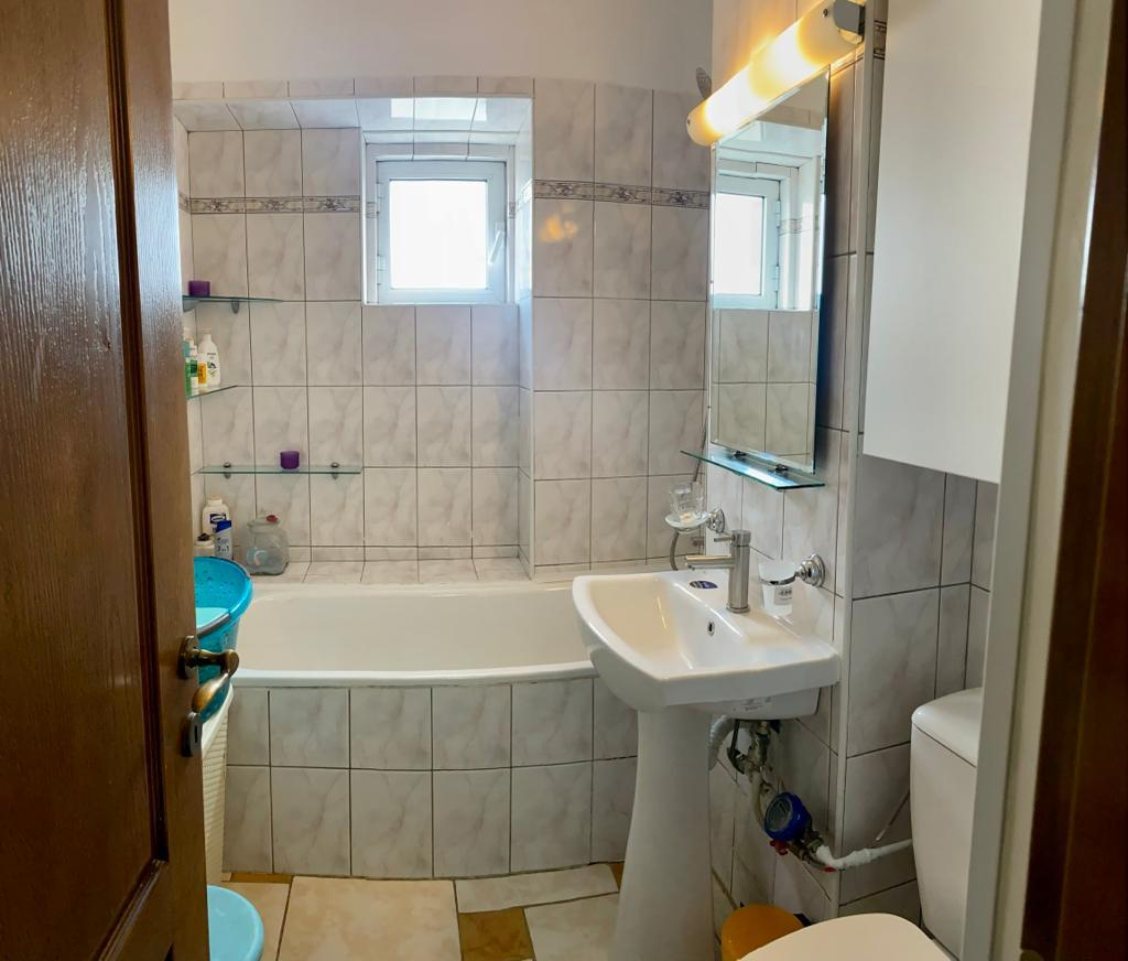 De ce sa inchiriezi de la mine apartamentul cu 4 camere din Nicolina si sa te bucuri zi de zi?