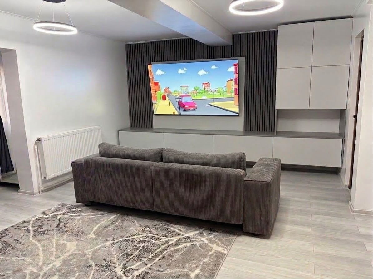 OCAZIE!Vand apart 2 camere,D ,60 MP, BLOC NOU,LUX ,mobilat si utilat in Visani+loc de parcare