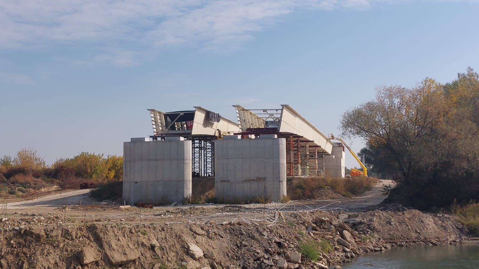 FOTO - A8 va uni cele două maluri ale Prutului în câteva săptămâni