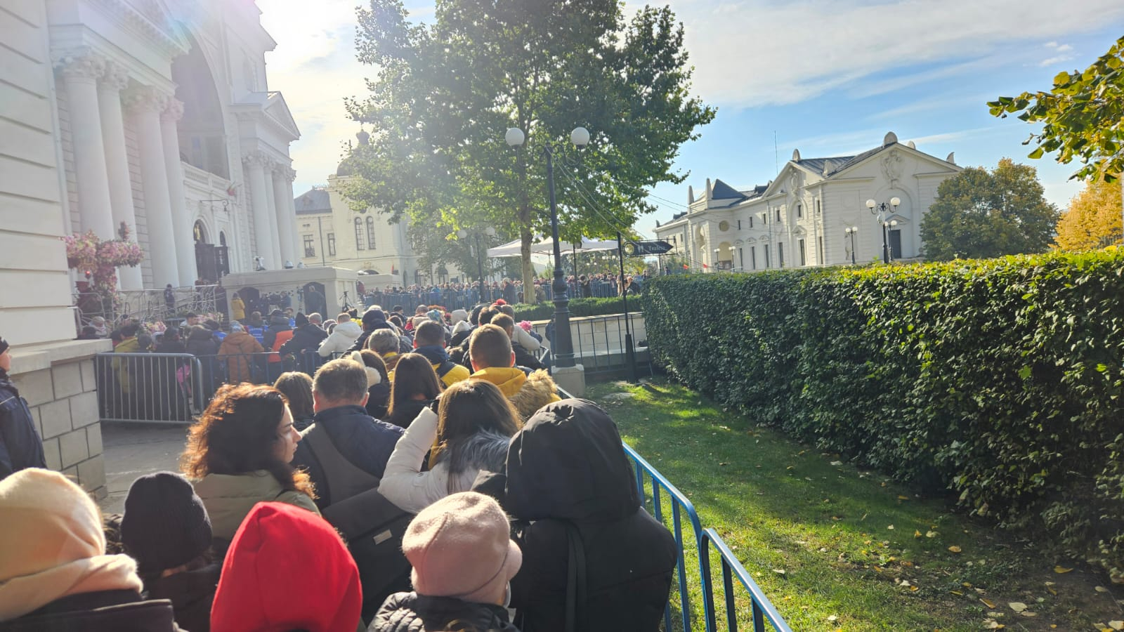 FOTO -- Timpul credinței. „Am stat peste 14 ore la rând, iar Cerul m-a ținut de mână”
