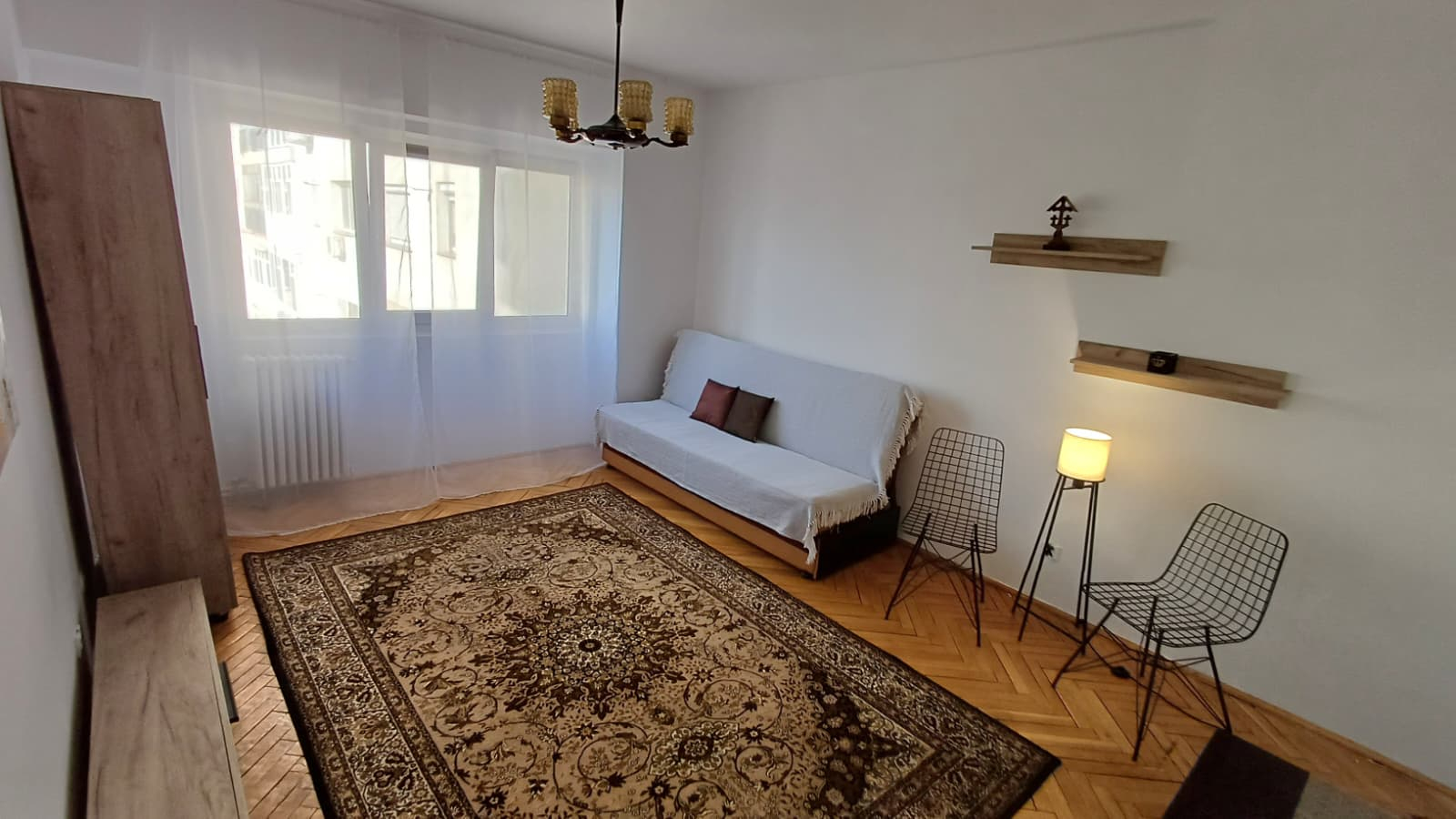 PROPRIETAR-inchiriez ap.3 camere, zona centrala