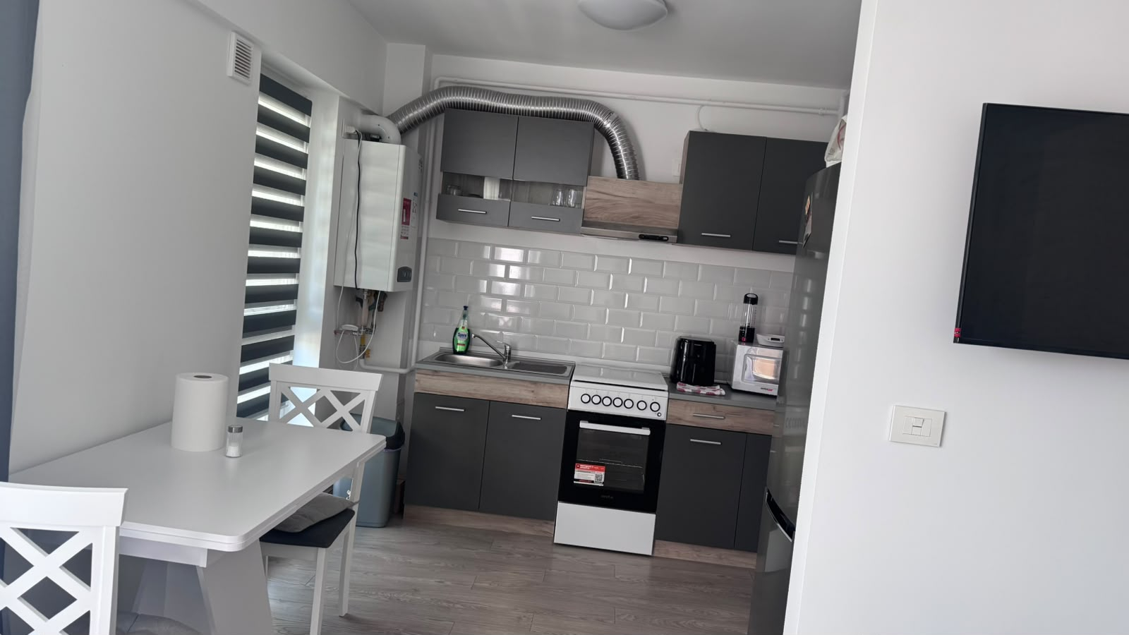 ÎNCHIRIEZ APARTAMENT CU O CAMERĂ - 37 mp - bloc nou CU LIFT DE PERSOANE- Aleea Tudor Neculai  & Strada Strugurilor