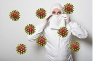 Cat conteaza cantitatea de virus luata in cazul unei contaminari cu noul coronavirus. Explicatia doctorului Musta