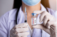  Vaccinuri testate pe oameni infectați benevol cu noul coronavirus, în Marea Britanie