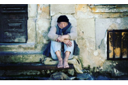  Banca Mondială: Pandemia de COVID-19 duce la creșterea sărăciei extreme
