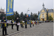  Scandal la Botoșani. Sindicaliștii din sistemul medical au ieșit în stradă. Oamenii cer pensie de urmaş pentru copiii personalului răpus de COVID
