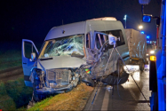  Grav accident rutier în Austria. Un microbuz românesc, cu 15 persoane la bord, s-a ciocnit cu un autoturism. Peste 100 de pompieri au intervenit la fața locului