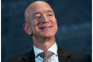 Jeff Bezos, mai bogat cu 3 miliarde de dolari. El a vândut o parte din acţiunile de la Amazon