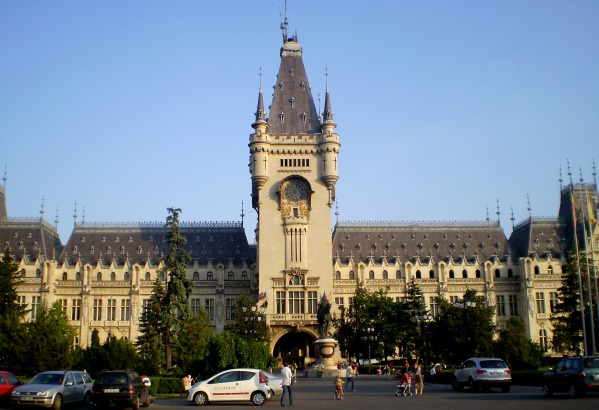 Wedge Consume gorgeous Turnul cu Ceas al Palatului Culturii: „Hora Unirii” și ora exactă pot fi  ascultate de la Iași, oriunde în lume