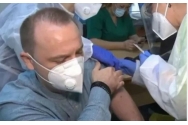 Vaccinarea anti-COVID a început și la Iași. Primul imunizat, managerul de la Spitalul de Boli Infecțioase