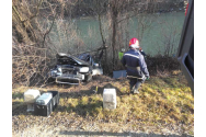 Două persoane s-au răsturnat cu mașina în râul Someș