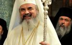 Patriarhul Daniel l-a spulberat pe Teodosie: i-a LUAT mănăstirea cu hotel și SPA de fițe de la Dorna Arini!