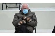 Mănușile senatorului american Bernie Sanders fac furori pe Internet și adună bani în scopuri caritabile