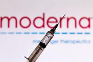 Romania incepe oficial imunizarea cu vaccinul anti-COVID de la Moderna. Cand ajunge serul in centrele din tara