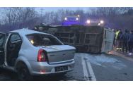 Accident cu 5 morți la Bacău. Un microbuz s-a ciocnit cu un autoturism