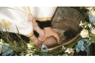 FOTO/VIDEO - Preotul este vinovat de moartea bebelușului înecat în cristelniță la Suceava