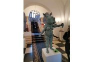 FOTO - Expoziție controversată în holul Primăriei conduse de Clotilde Armand. Statui grotești într-o clădire superbă