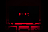 Netflix va trece pe pilot automat download-ul conţinutului pentru vizualizare offline