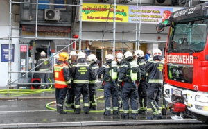 Răzbunare cruntă într-o tutungerie din Viena - fostul iubit a turnat benzină pe o femeie și i-a dat foc.Victima a murit