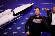 Elon Musk a câștigat contractul cu NASA pentru realizarea modulului lunar care va duce din nou oameni pe Lună