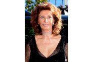  Sophia Loren a primit trofeul „David di Donatello” pentru cea mai bună actriţă