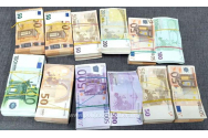 Un poliţist a refuzat o şpagă de 12.000 de euro. Banii au fost oferiţi de un bărbat suspectat că a furat 100.000 de euro