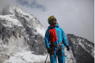   Premieră – un alpinist orb a cucerit vârful Everest