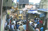 Cel puțin 11 persoane au decedat după ce o clădire rezidențială din orașul Mumbai s-a prăbușit