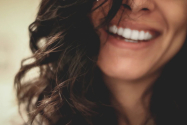 Fațetele dentare: 5 informații esențiale despre cea mai rapidă cale spre un zâmbet superb! 