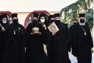 Șapte mitropoliți ortodocși răniți grav într-un atac cu vitriol al unui preot