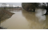 Inundații la Vaslui. Digurile de pe râul Bârlad au fost supraînălțate