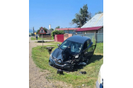 Două autoturisme în care se aflau 6 persoane s-au ciocnit pe DN 15C, la Agapia; o maşină s-a răsturnat