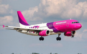 Wizz Air, criticată pentru că vrea să îi dea un bonus de 100 de milioane de lire sterline șefului companiei. Președintele operatorului low-cost: Varadi este un „director al dracului de bun”
