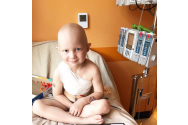 Un băiețel de 5 ani, bolnav de cancer, și-a făcut prieteni prin Post-it lipite pe fereastra spitalului