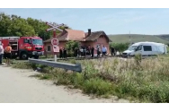 Microbuz cu pasageri lovit de tren, în Cluj. Opt persoane rănite, o fetiță de 13 ani a fost preluată de elicopterul SMURD