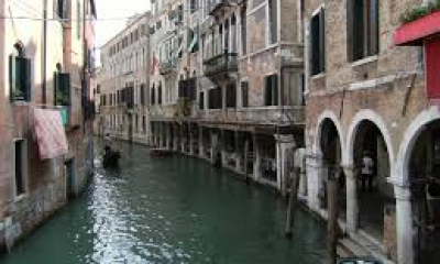 Veneția caută să pună capăt afluxului de turiști și pregătește o taxă de acces