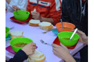   O masă caldă pentru elevii din patru școli din Vaslui