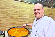 Bucătar spaniol cu restaurant în România. A devenit celebru datorită paellei