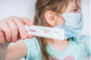 Peste 70 de copii infectaţi cu noul coronavirus sunt internaţi în secţiile de terapie intensivă