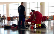Un pensionar a murit sufocat cu mâncare într-un Mall din Botoşani, în timp ce martorii filmau nepăsători agonia sa