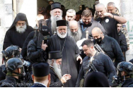 Noul şef al Bisericii Ortodoxe sârbe din Muntenegru a fost întronizat. Comandourile de poliţie au dispersat manifestanţi ostili cu gaze lacrimogene