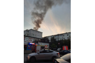 GALERIE FOTO - Mansarda unui bloc din Galata a luat foc