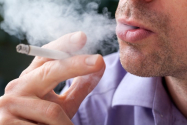 De ce fumătorii nu se îmbolnăvesc de COVID