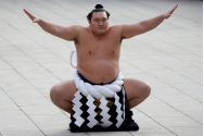 Cel mai important campion de sumo din istorie s-a retras. A avut peste 1.000 de meciuri