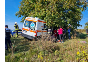 Ambulanţă implicată într-un accident în Neamţ; patru persoane au ajuns la spital