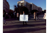 INCREDIBIL! În timp ce spitalele sunt ticsite de bolnavi COVID, un grup de ieșeni a protestat împotriva vaccinării