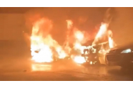 Cinci autoturisme au ars în parcarea unui bloc din zona centrală a municipiului Galaţi