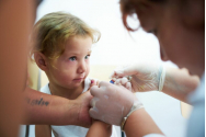 OMS imploră în mod special românii să se vaccineze. ”Următoarele mutații ar putea afecta copiii”