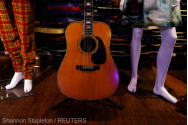 O chitară de colecţie care i-a aparţinut lui Eric Clapton a fost vândută cu 625.000 de dolari