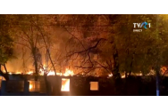 Un ansamblu de locuințe sociale din Eforie Nord a fost distrus de incendiu
